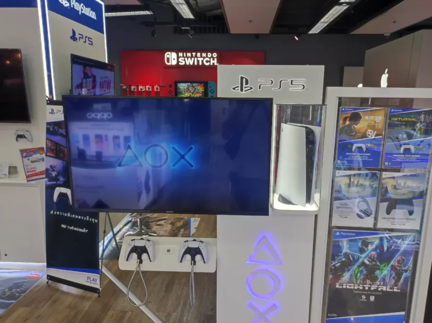 Демонстрационная зона PlayStation 5 в магазине электроники